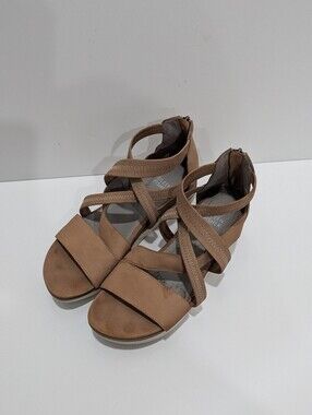 EILEEN FISHER Star Sports Women's Beige Strappy Sandals Size 7